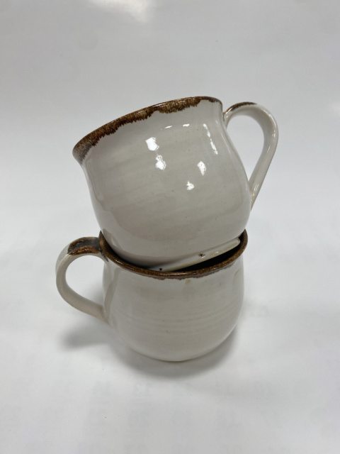 Kubek ceramiczny biały z brązową obwódką 200 ml Kubek ceramiczny biały z brązową obwódką 200 ml